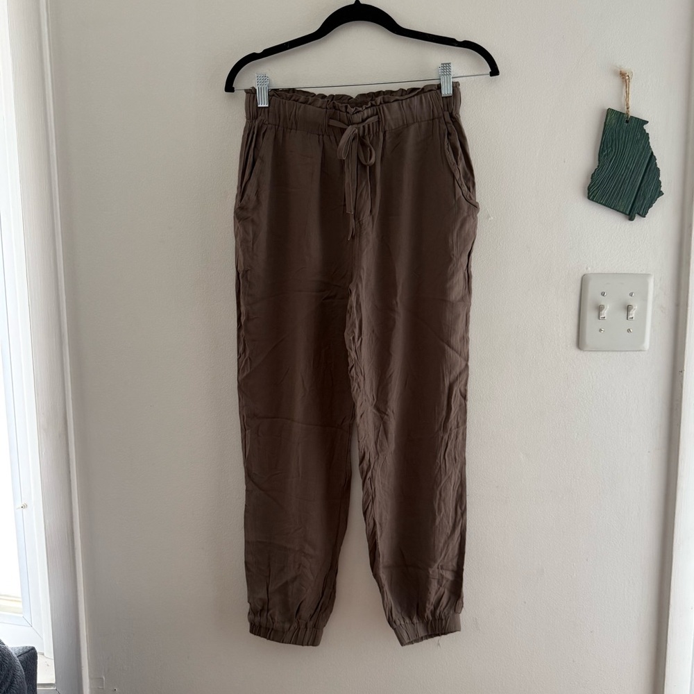 She + Sky Joggers NWT M